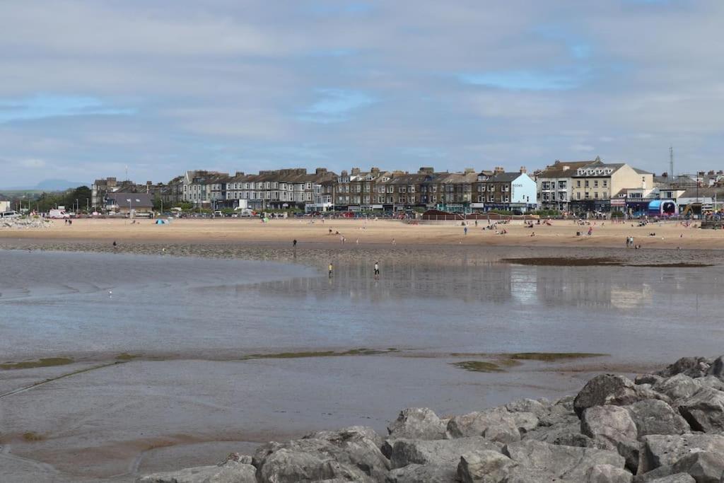 Modern And Comfortable Stay In Morecambe Exterior photo